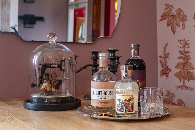 Tōhi Gin Room & Eatery